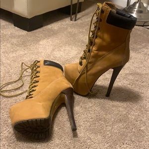 Heeled boots